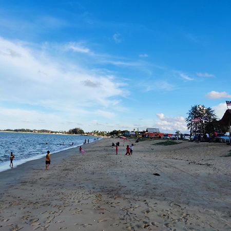 Ayuni Homestay Kuala Besut Terengganu Kampung Kuala Besut Exterior foto